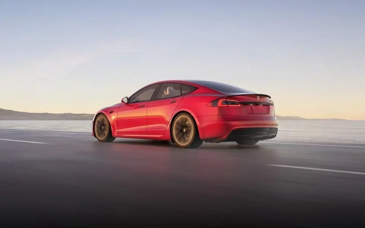 Tesla Model S Plaid, pronta per la sfida al Nürburgring (3)