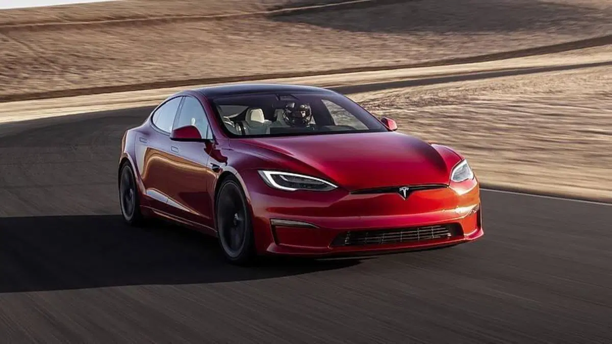 Tesla Model S Plaid, pronta per la sfida al Nürburgring (4)
