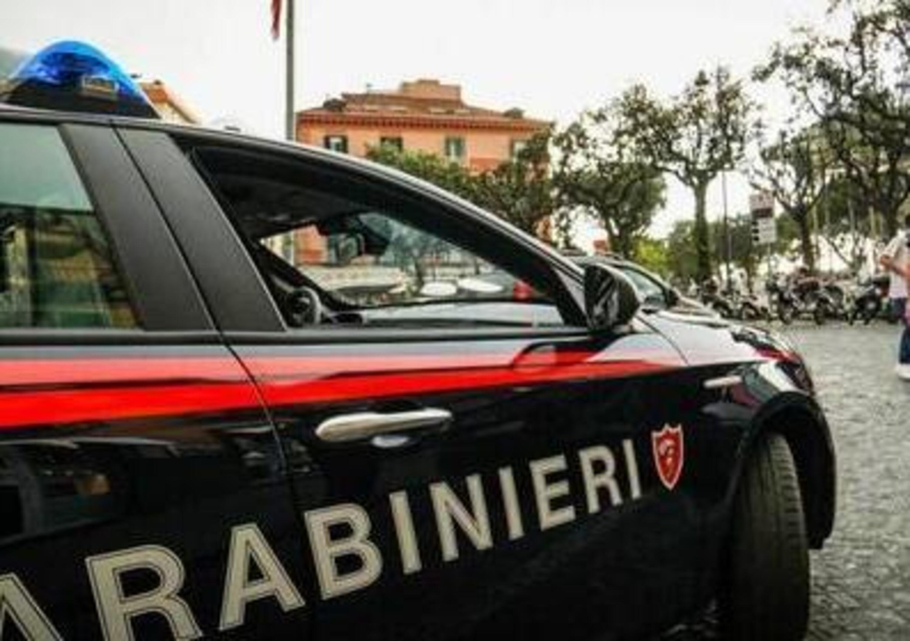 Napoli: parcheggiatore abusivo distrugge l&#039;auto di 2 donne. Arrestato