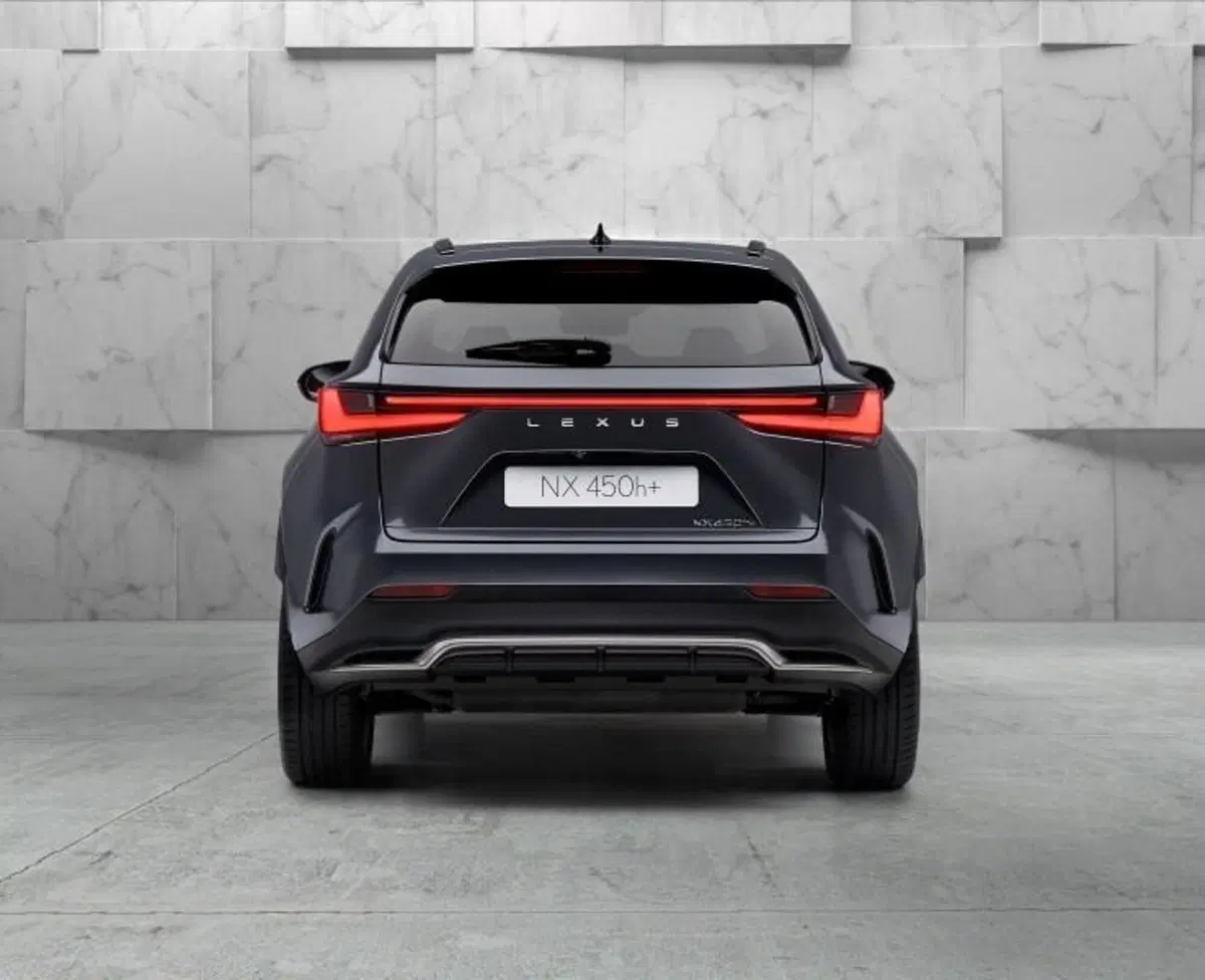 Ecco il nuovo Lexus NX 2021: ibrido anche plugin con 63 Km EV e sicurezza top (2)