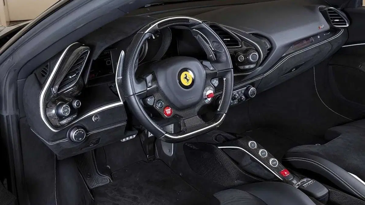 Ferrari J50, uno dei dieci esemplari è in vendita. E il prezzo è altrettanto esclusivo  (6)