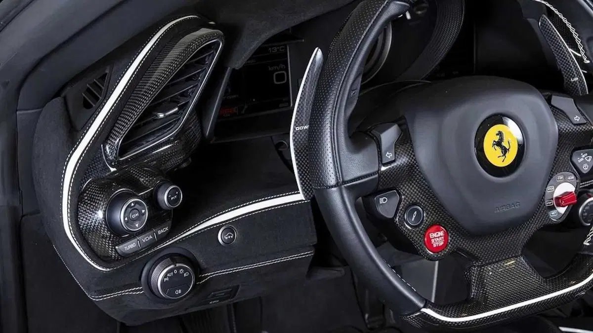 Ferrari J50, uno dei dieci esemplari è in vendita. E il prezzo è altrettanto esclusivo  (7)