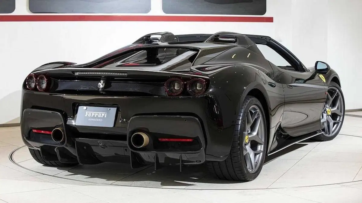 Ferrari J50, uno dei dieci esemplari è in vendita. E il prezzo è altrettanto esclusivo  (3)