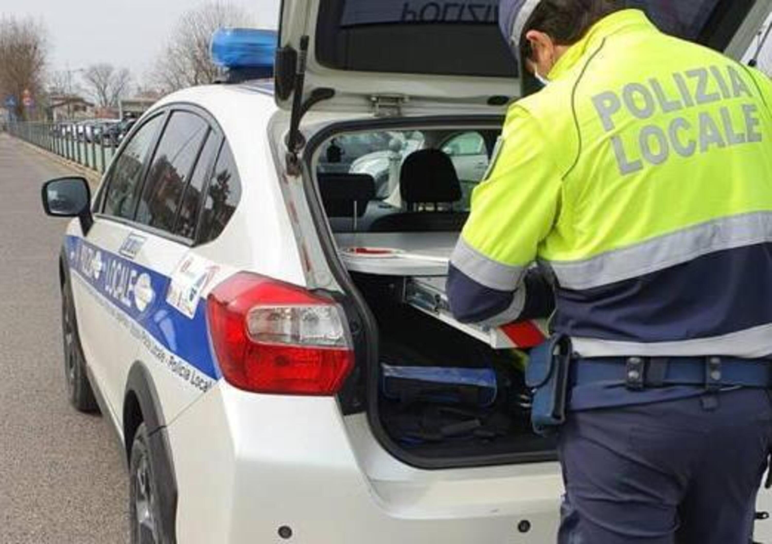 Piacenza, non si era fermato all&rsquo;alt della polizia: automobilista bloccato nei campi 