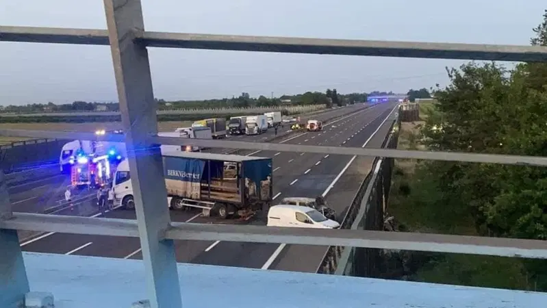 Modena: le imagini dell'assalto al portavalori sull'A1 [VIDEO]