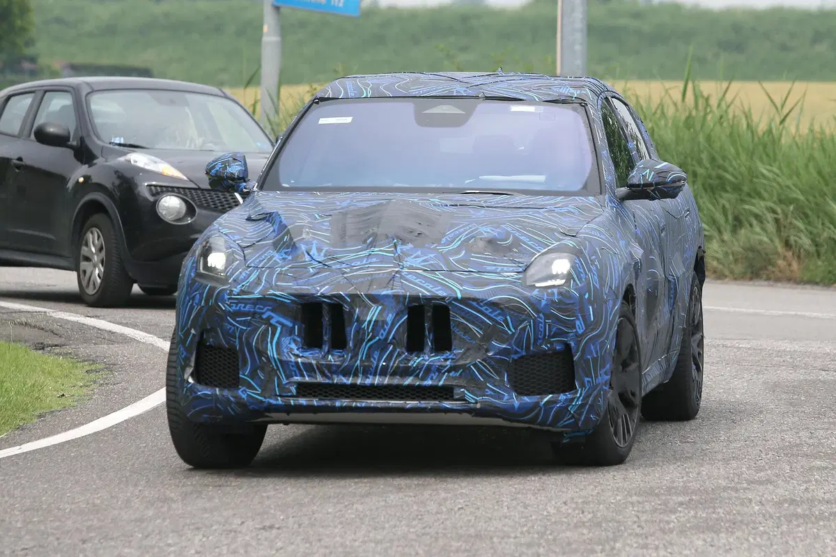 Maserati Grecale, le foto spia del SUV del Tridente  (2)