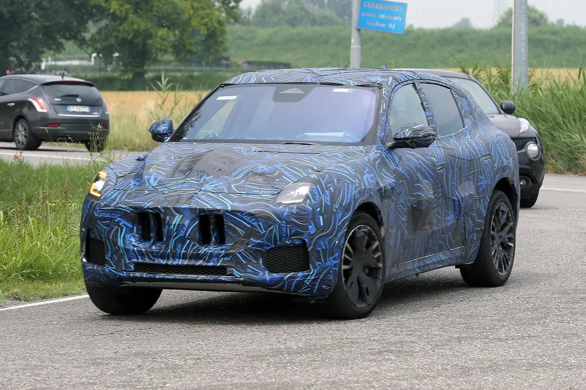 Maserati Grecale, le foto spia del SUV del Tridente  (3)