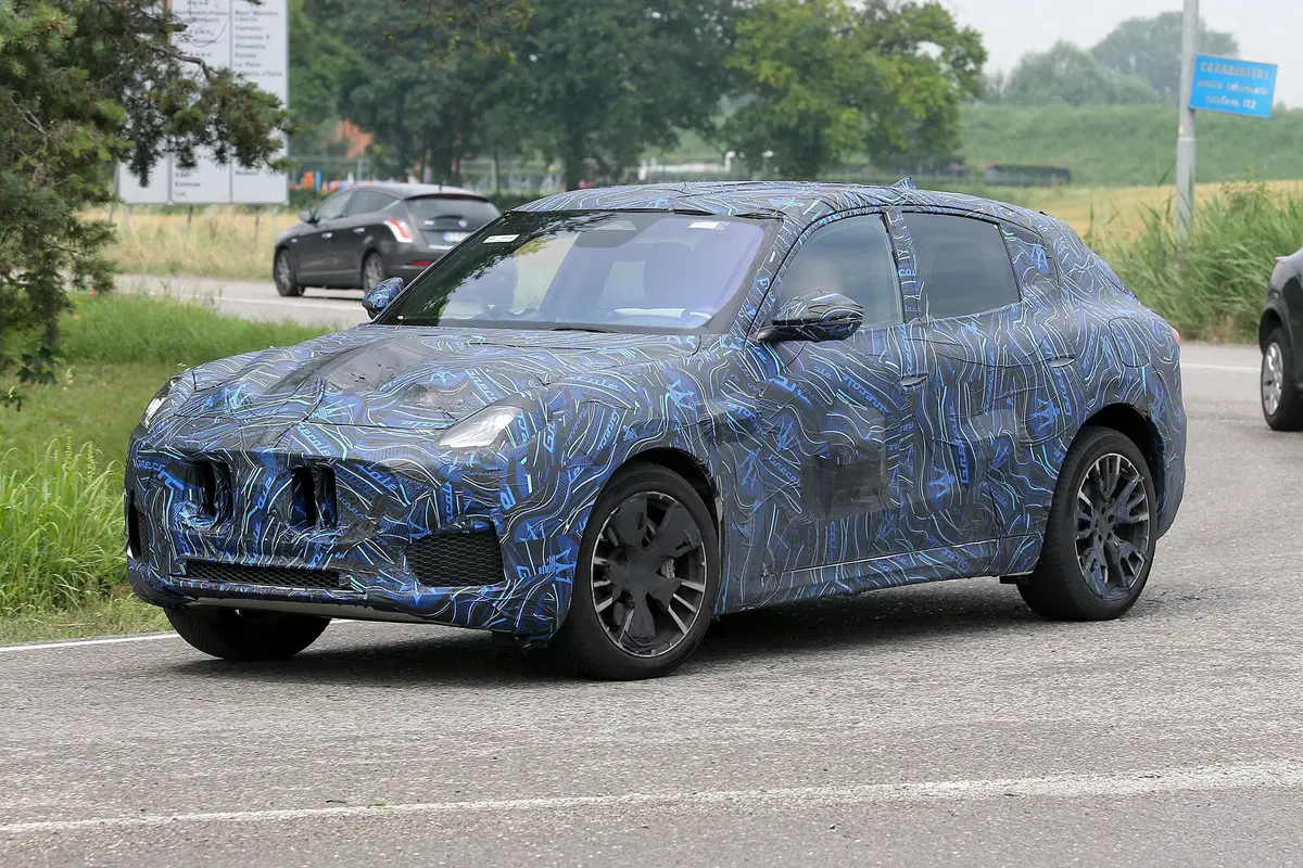 Maserati Grecale, le foto spia del SUV del Tridente  (4)