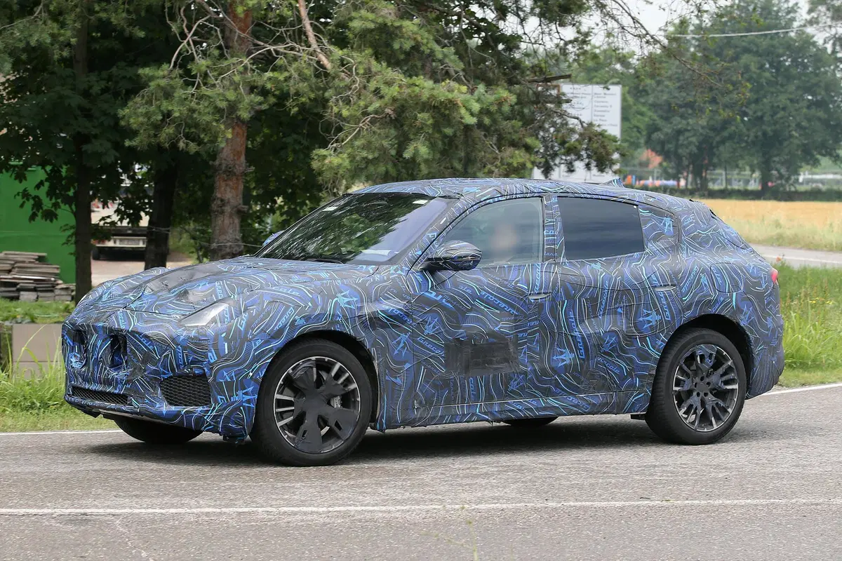 Maserati Grecale, le foto spia del SUV del Tridente  (6)
