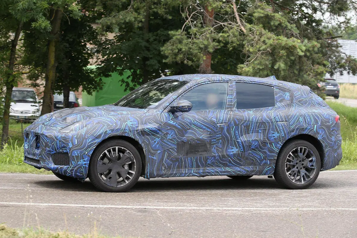 Maserati Grecale, le foto spia del SUV del Tridente  (7)