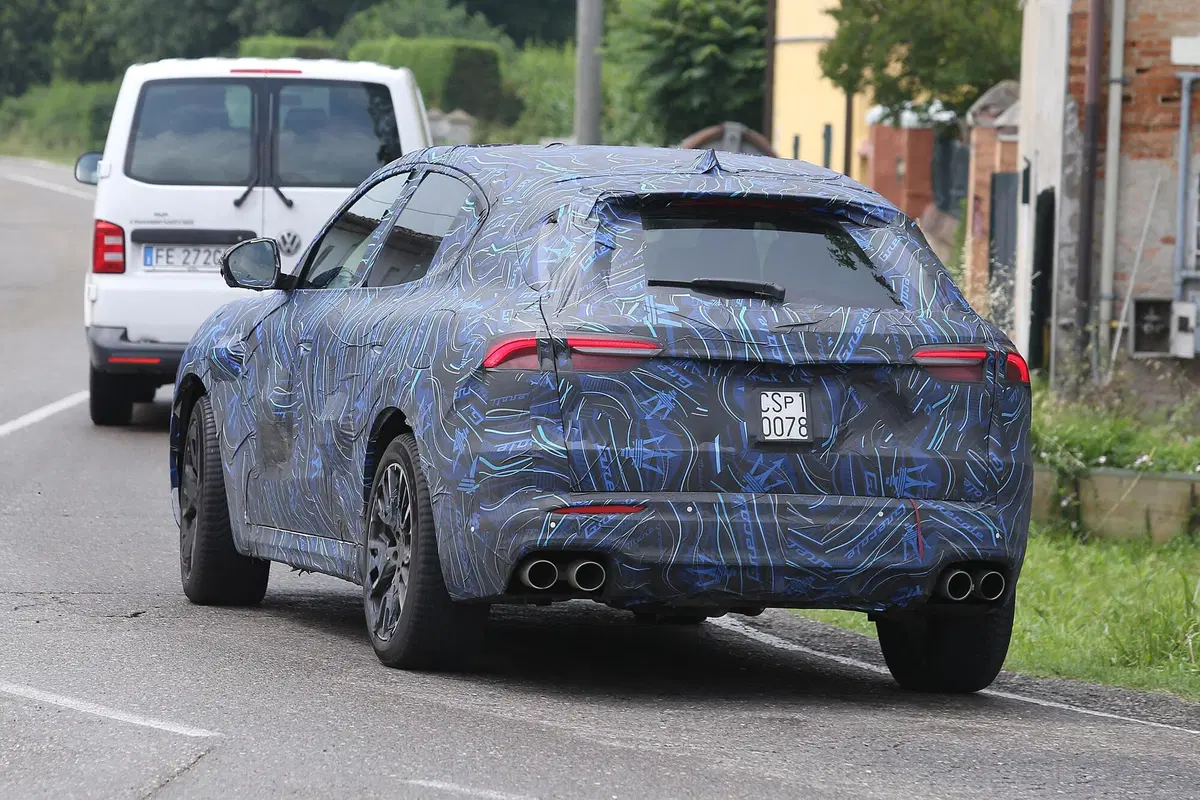 Maserati Grecale, le foto spia del SUV del Tridente  (12)