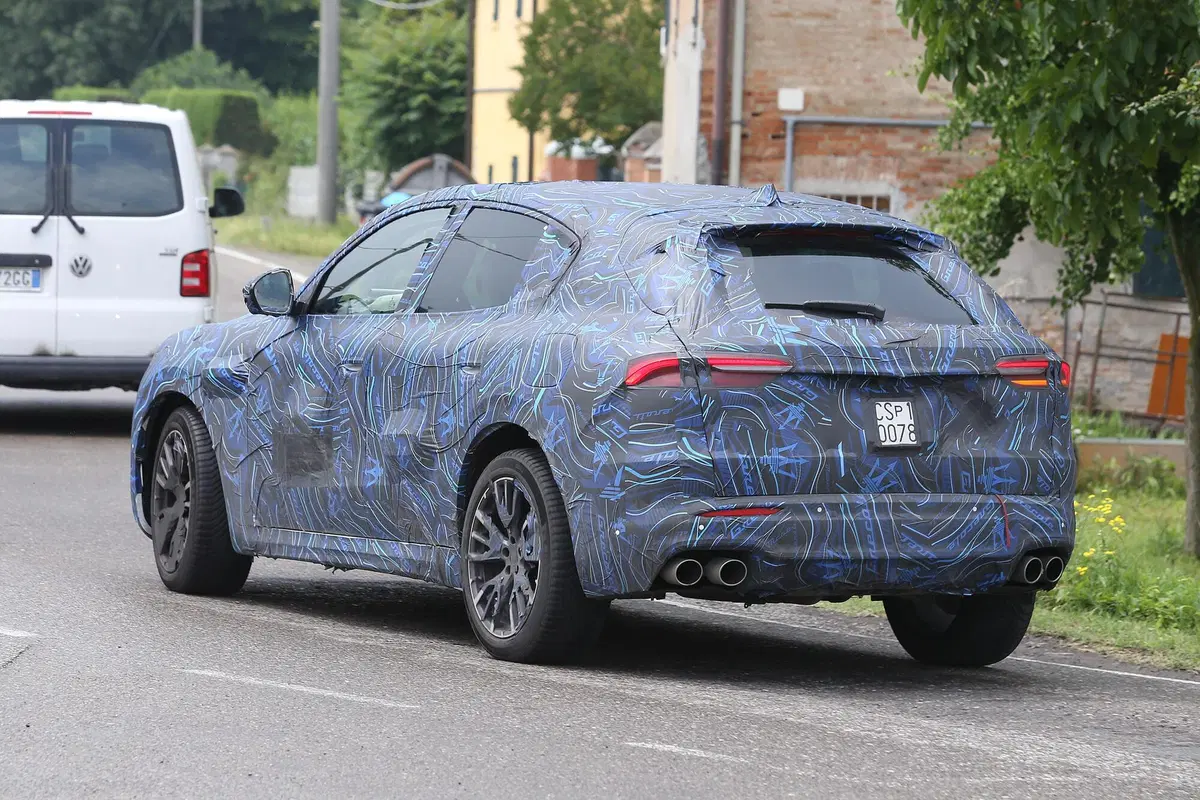 Maserati Grecale, le foto spia del SUV del Tridente  (13)