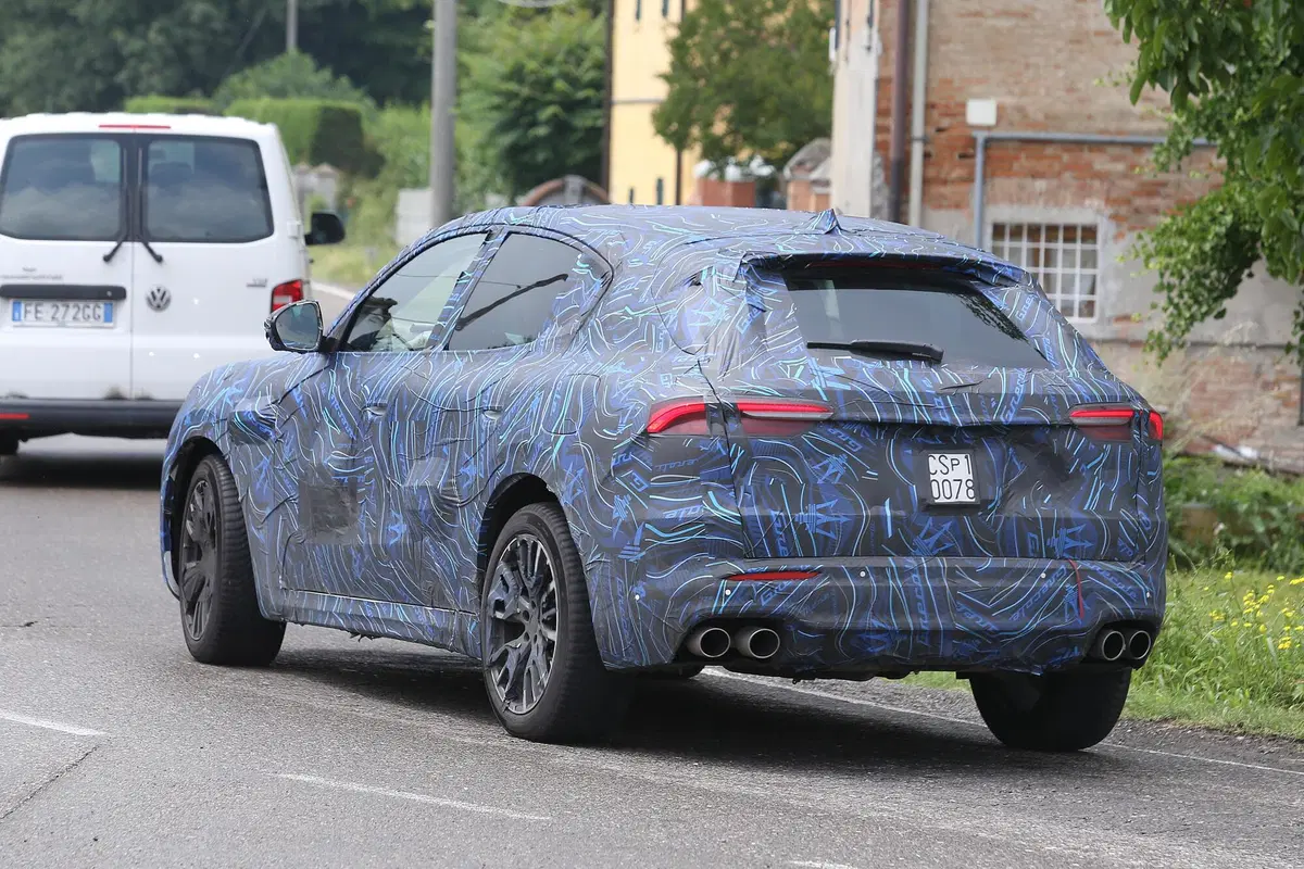 Maserati Grecale, le foto spia del SUV del Tridente  (15)