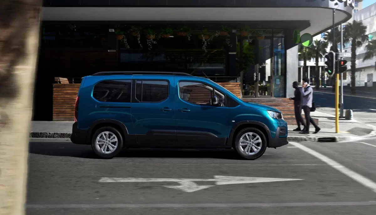 Peugeot e-Rifter motore elettrico 136 CV 50kWh Allure Standard (2)