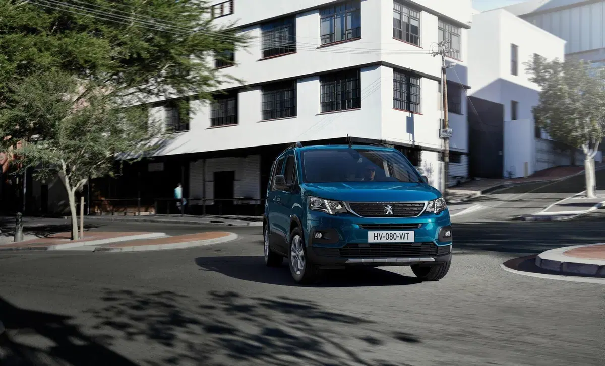 Peugeot e-Rifter motore elettrico 136 CV 50kWh Allure Standard (3)