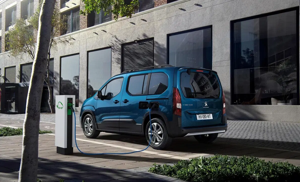 Peugeot e-Rifter motore elettrico 136 CV 50kWh Allure Standard (4)