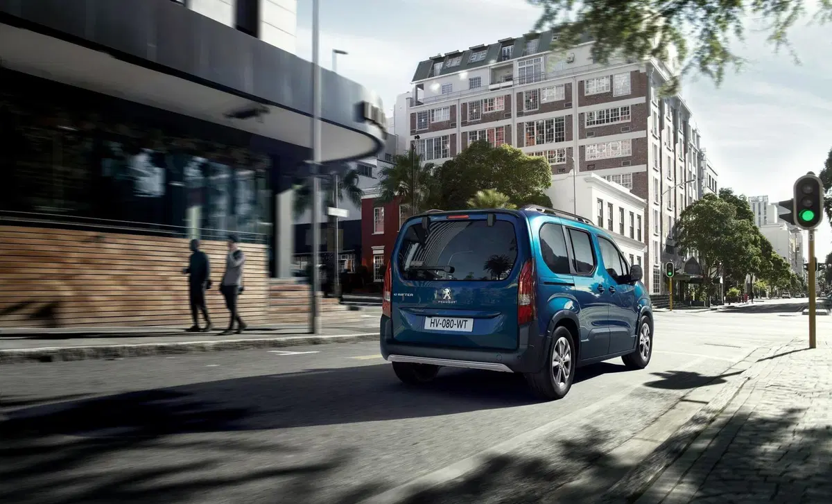 Peugeot e-Rifter motore elettrico 136 CV 50kWh Allure Standard (5)