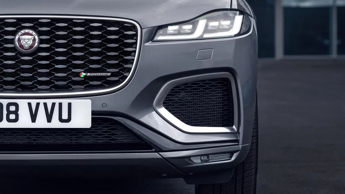Jaguar F-Pace 3.0d i6 mhev R-Dynamic SE 90th Anniversary Edition awd 300cv auto (20)