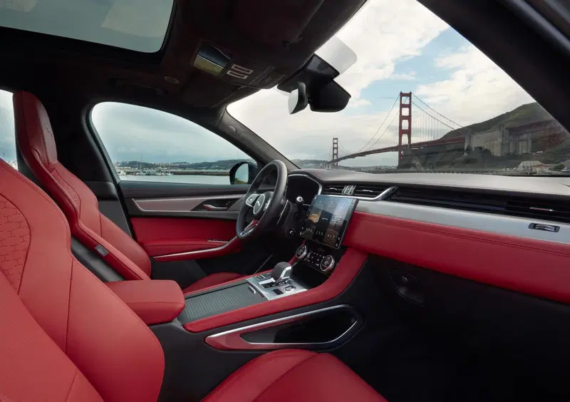 Jaguar F-Pace (18)