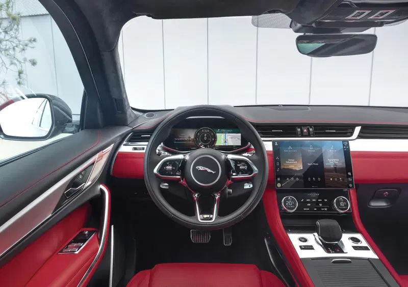 Jaguar F-Pace (15)