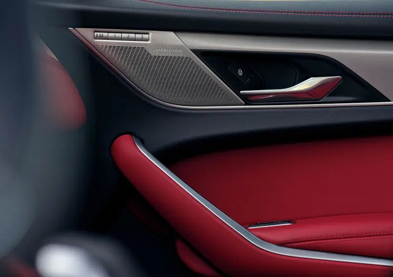 Jaguar F-Pace (26)