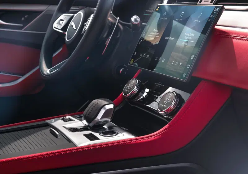 Jaguar F-Pace (27)