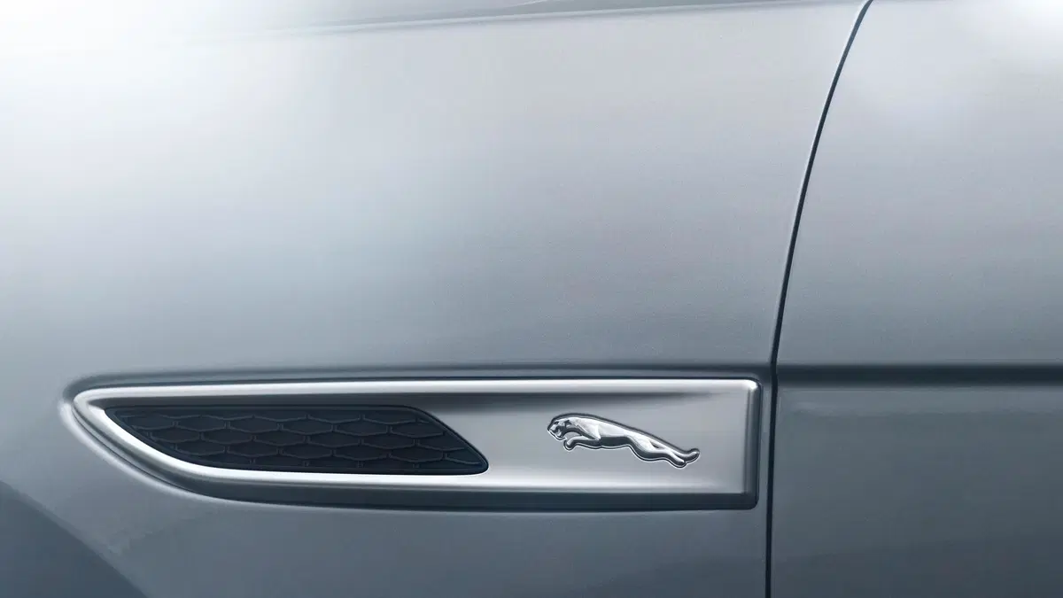Jaguar F-Pace 3.0d i6 mhev R-Dynamic SE 90th Anniversary Edition awd 300cv auto (22)