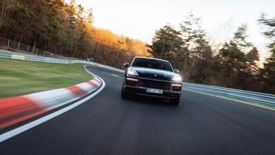 Porsche Cayenne Coup&eacute; 2022, SUV da record al Nurburgring [Video]