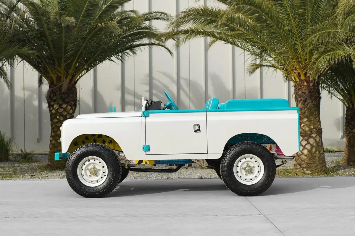 Tedeschi meno fantasiosi degli italiani? Ecco come hanno americanizzato una Land Rover (2)