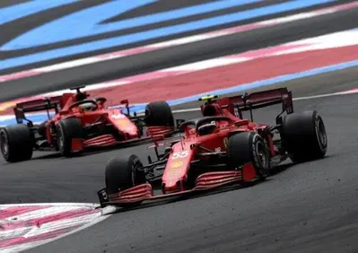 F1, Sainz e Leclerc delusi dal passo indietro della Ferrari