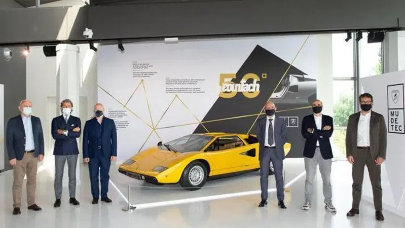 Lamborghini, Bonaccini in visita a Sant'Agata Bolognese