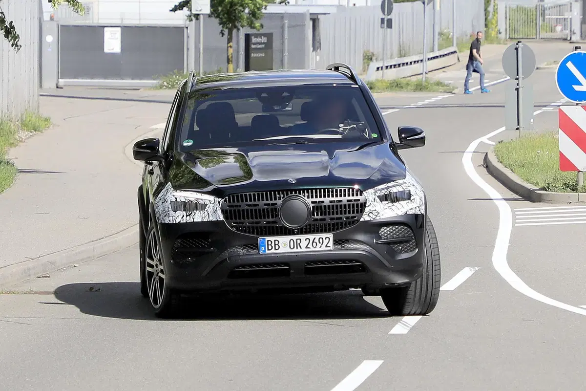 Mercedes GLE restyling, le foto spia (2)