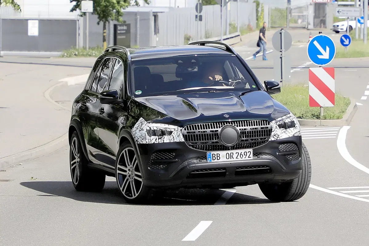 Mercedes GLE restyling, le foto spia (3)