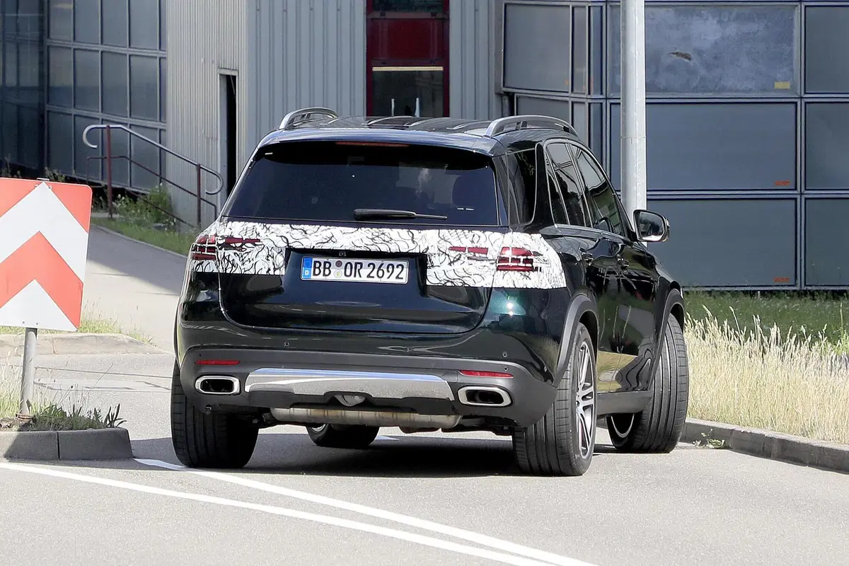 Mercedes GLE restyling, le foto spia (4)
