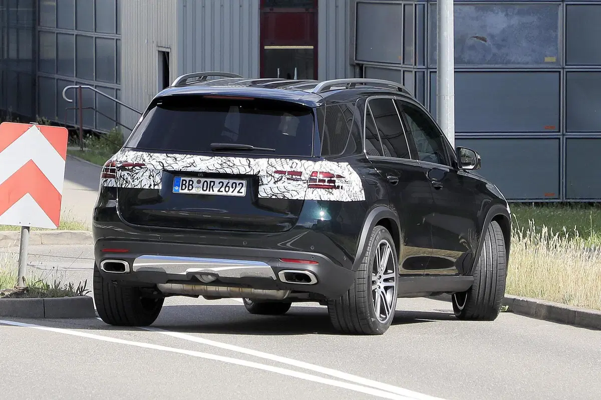 Mercedes GLE restyling, le foto spia (5)