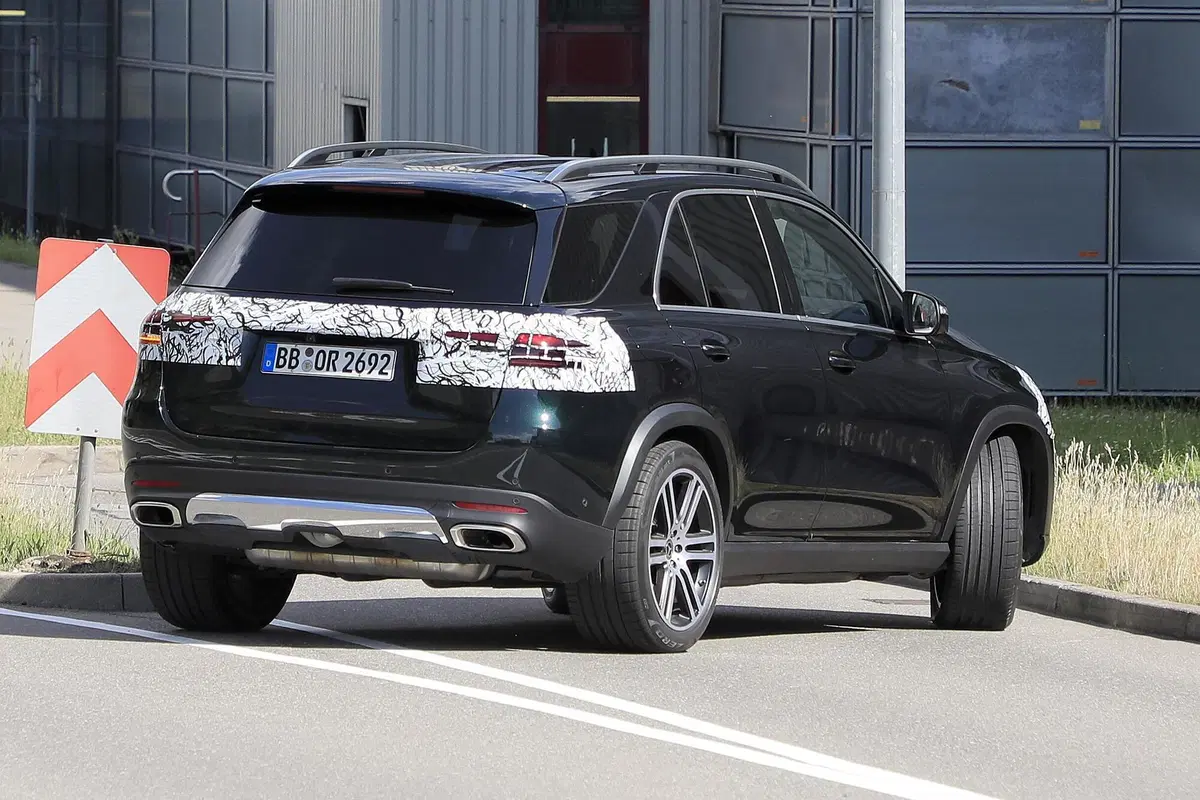 Mercedes GLE restyling, le foto spia (7)