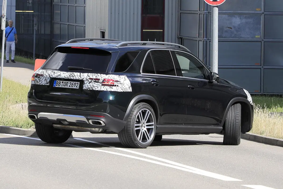 Mercedes GLE restyling, le foto spia (9)