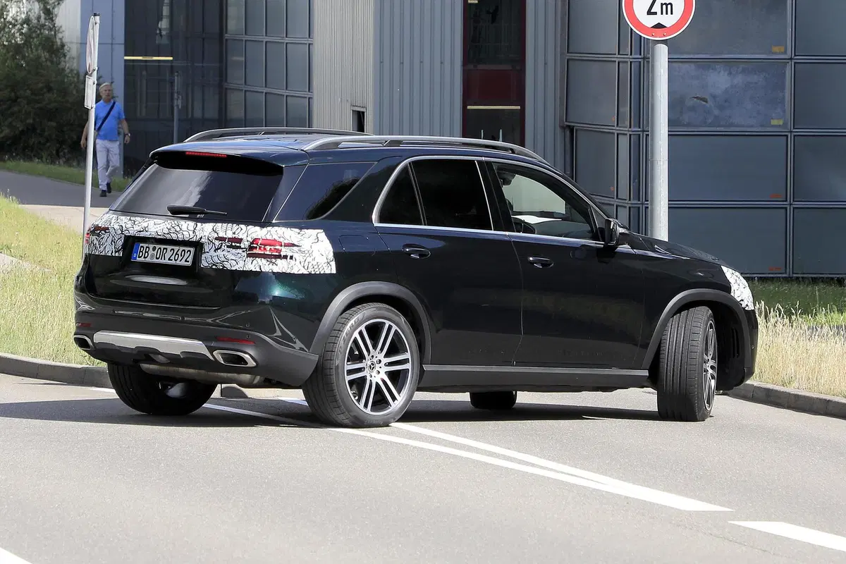 Mercedes GLE restyling, le foto spia (11)