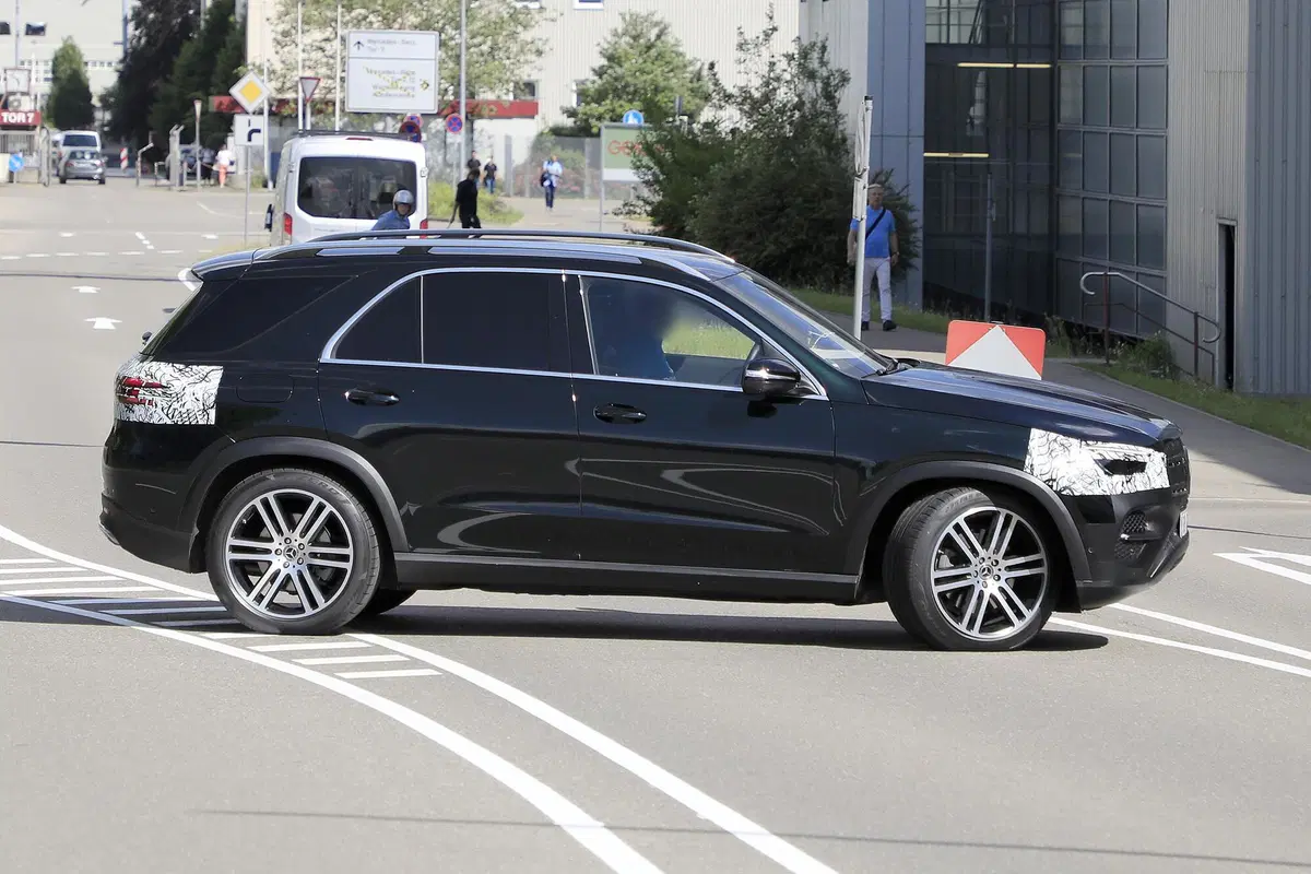 Mercedes GLE restyling, le foto spia (12)