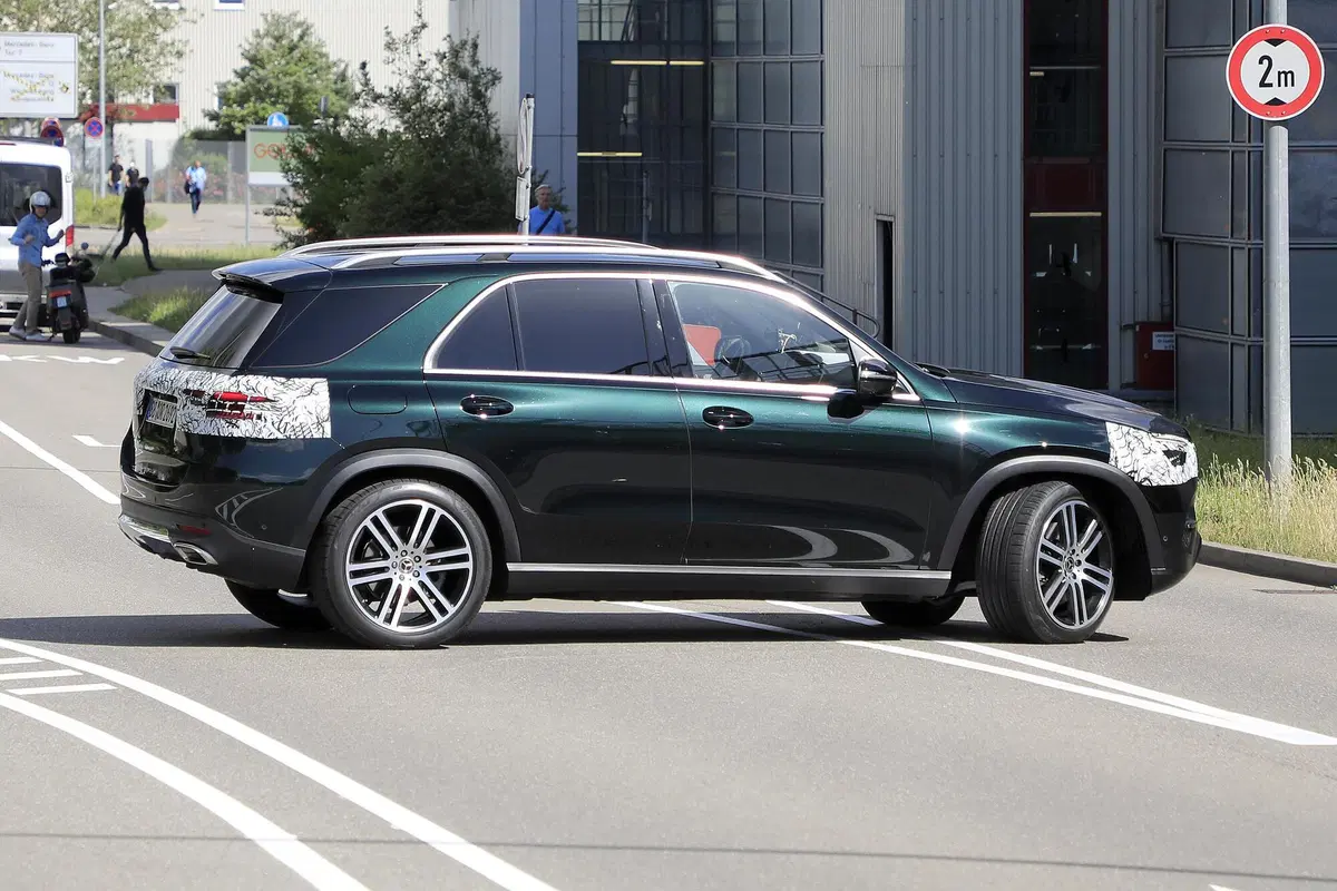 Mercedes GLE restyling, le foto spia (14)