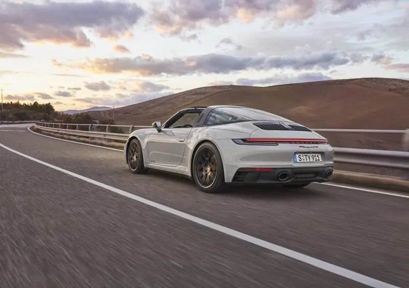 Porsche 911 GTS 2022, ecco le versioni Coup&eacute;, Cabriolet e Targa