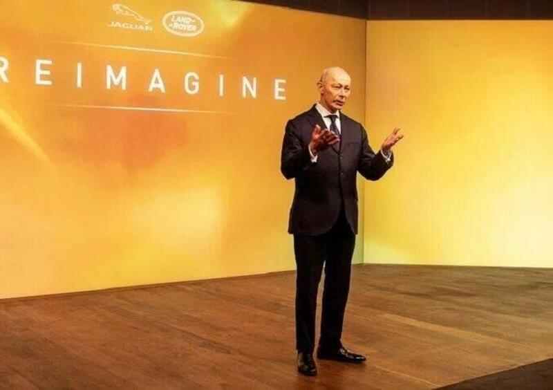 Svolta in Jaguar, Bollor&eacute; spiega le novit&agrave;: &laquo;Dal 2025 gamma tutta elettrica e design radicalmente cambiato&raquo;