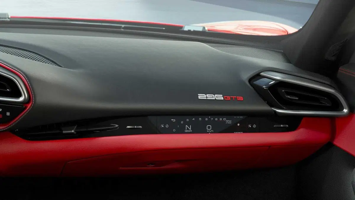 Ferrari 296 GTB, la prima V6 stradale del Cavallino è una PHEV da 830 CV (6)