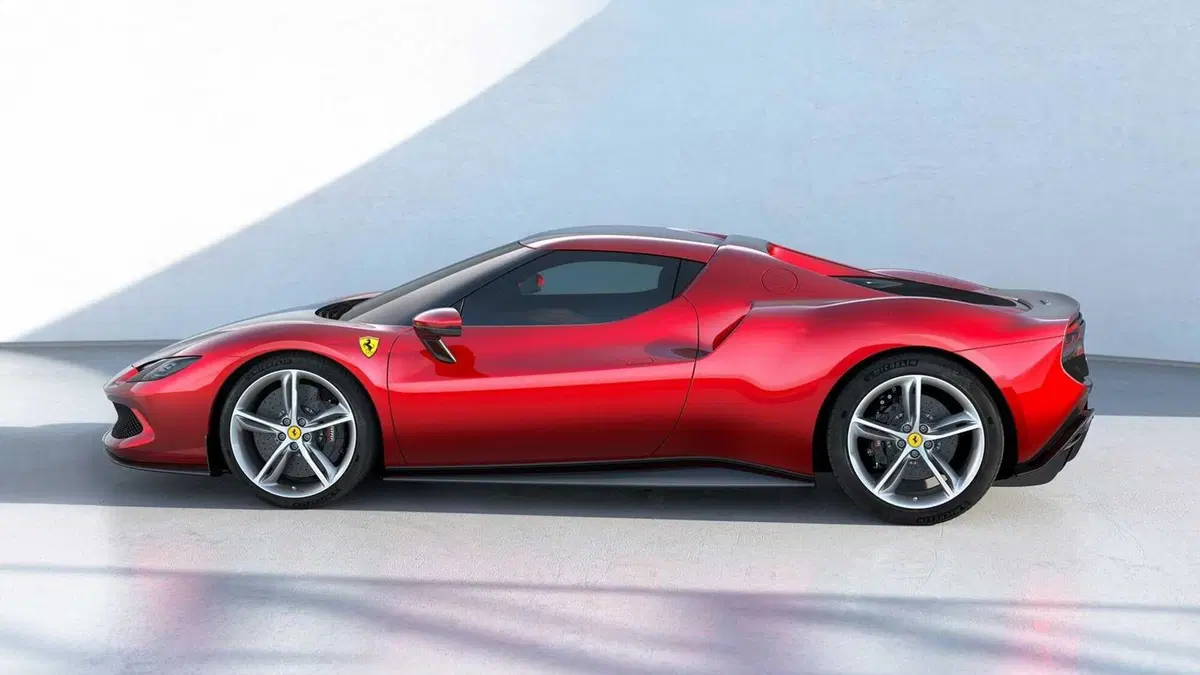 Ferrari 296 GTB, la prima V6 stradale del Cavallino è una PHEV da 830 CV (3)