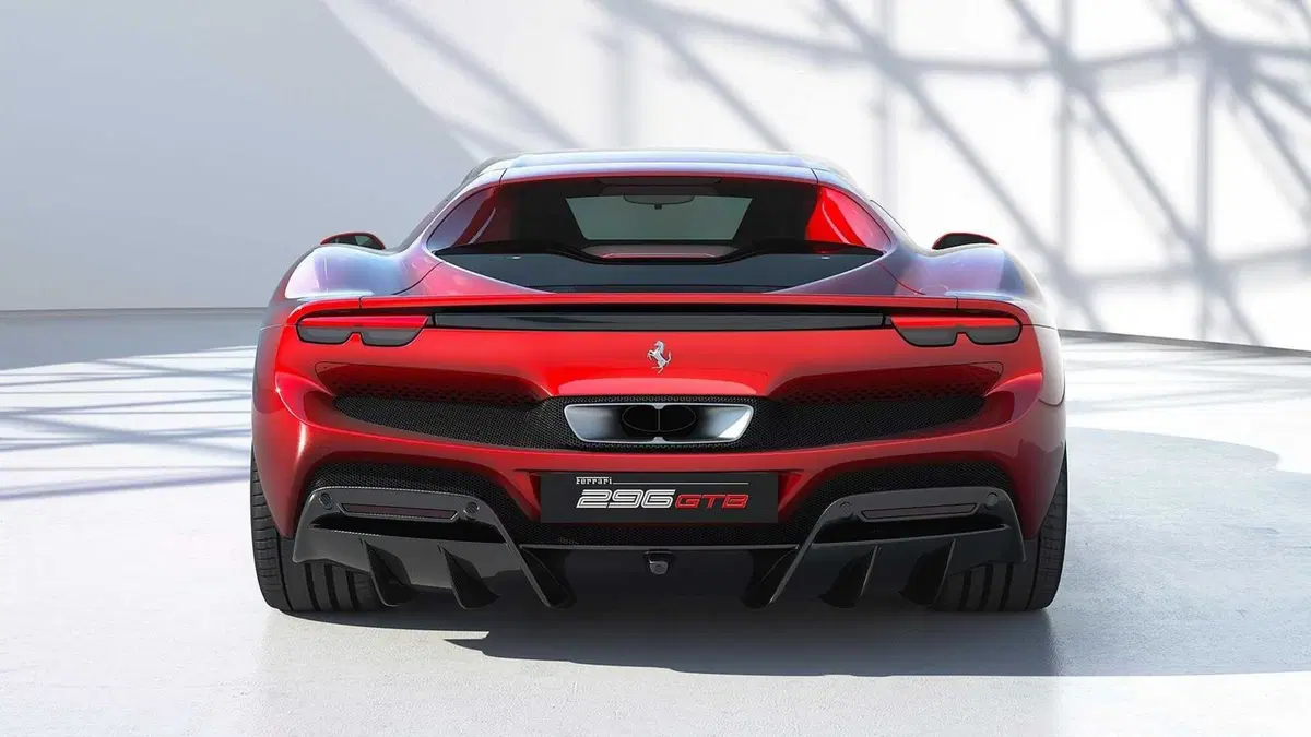 Ferrari 296 GTB, la prima V6 stradale del Cavallino è una PHEV da 830 CV (5)