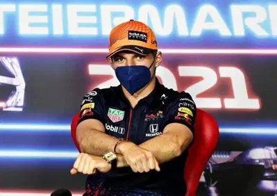 Formula 1, Verstappen chiede alla Fia controlli anche sull'ala anteriore della Mercedes