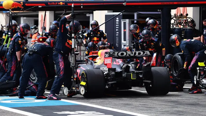 F1, l'elogio della lentezza della FIA: i pit stop dal GP di Ungheria saranno meno rapidi