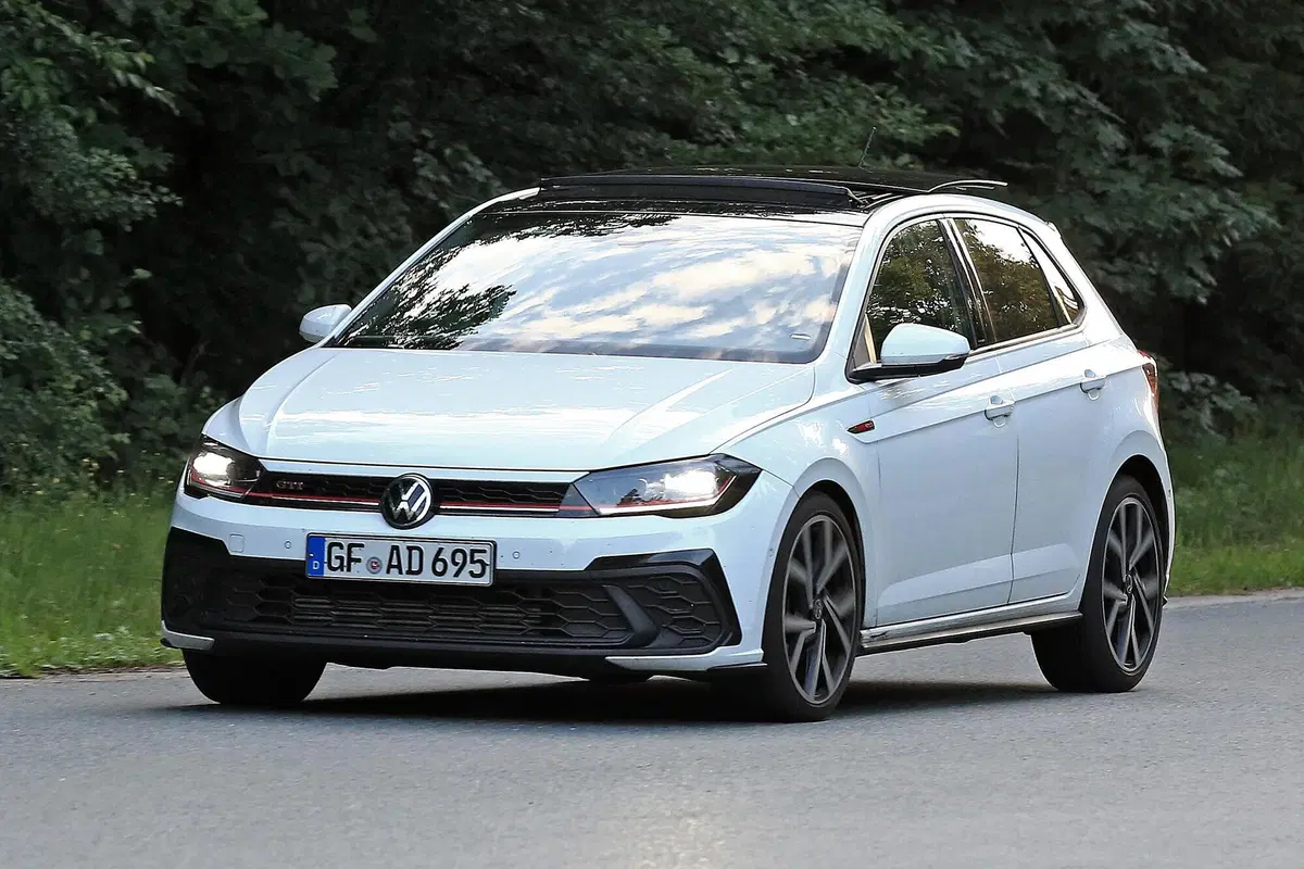Volkswagen Polo GTI, le foto spia (4)