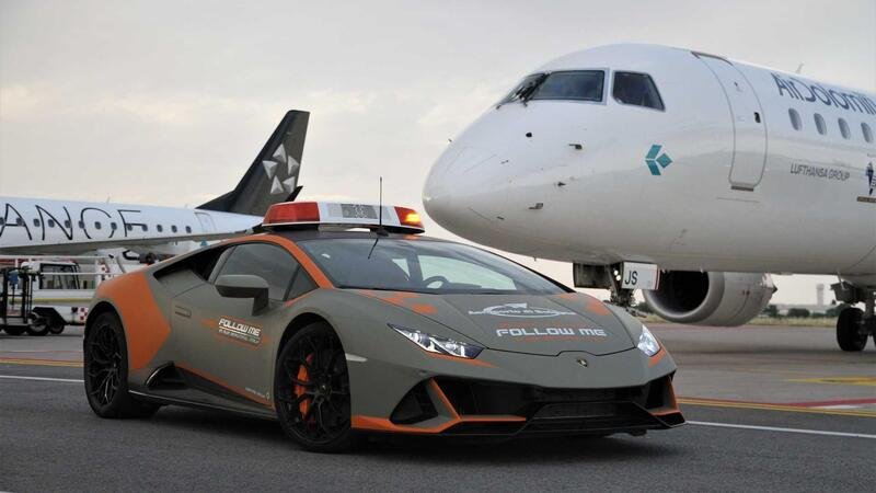 Una Lamborghini Hurac&aacute;n Evo l&rsquo;Aeroporto Guglielmo Marconi di Bologna