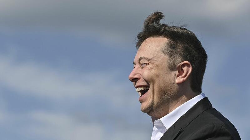 Buon compleanno Elon Musk: 50 anni e 5 curiosit&agrave; sul Ceo di Tesla 